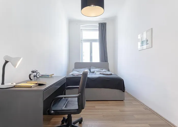 Explore 2br And 1lr Retreat Near Westbahnhof Apartmán