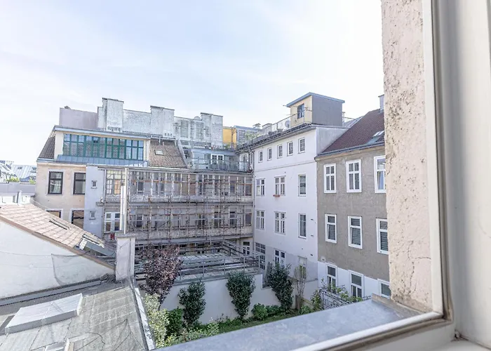 Explore 2br And 1lr Retreat Near Westbahnhof *