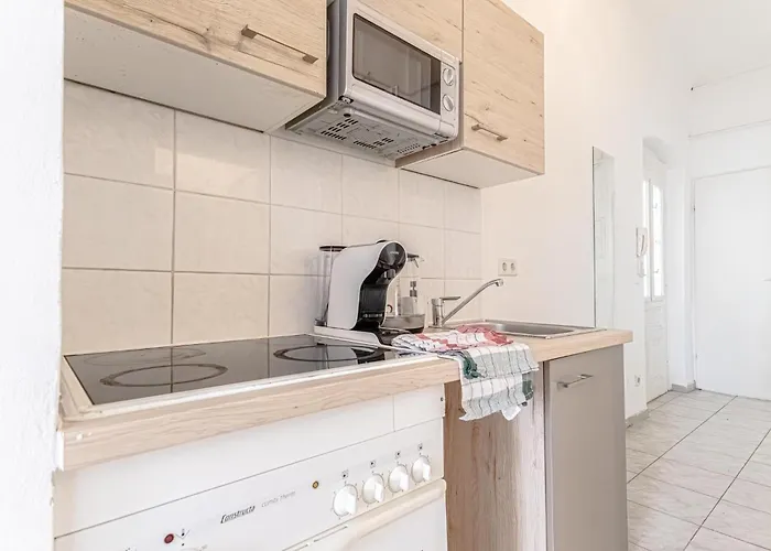 Explore 2br And 1lr Retreat Near Westbahnhof Apartmán