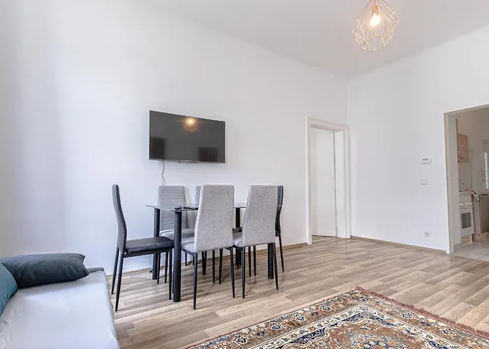 Explore 2br And 1lr Retreat Near Westbahnhof Vídeň
