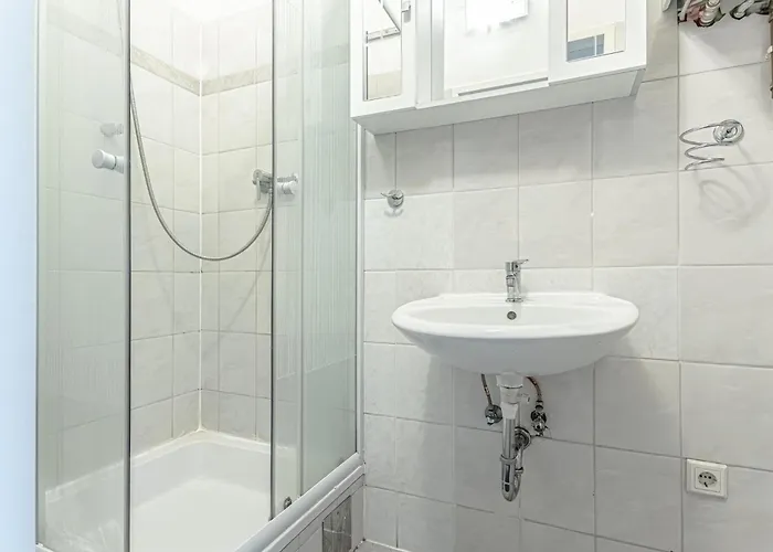 Explore 2br And 1lr Retreat Near Westbahnhof