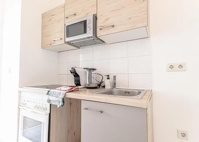 Explore 2br And 1lr Retreat Near Westbahnhof Apartmán