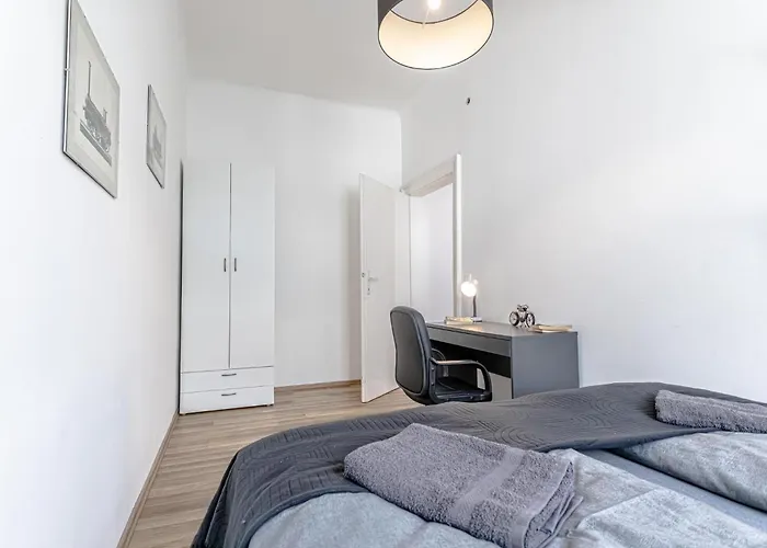 Explore 2br And 1lr Retreat Near Westbahnhof *
